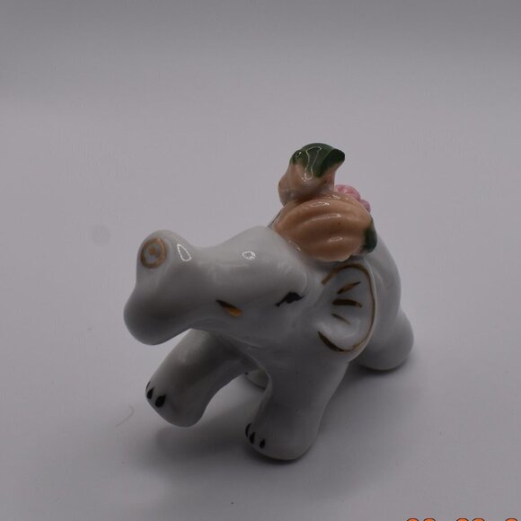 3 White Ceramic Elephants Carrying Flowers - Picture 6 of 8